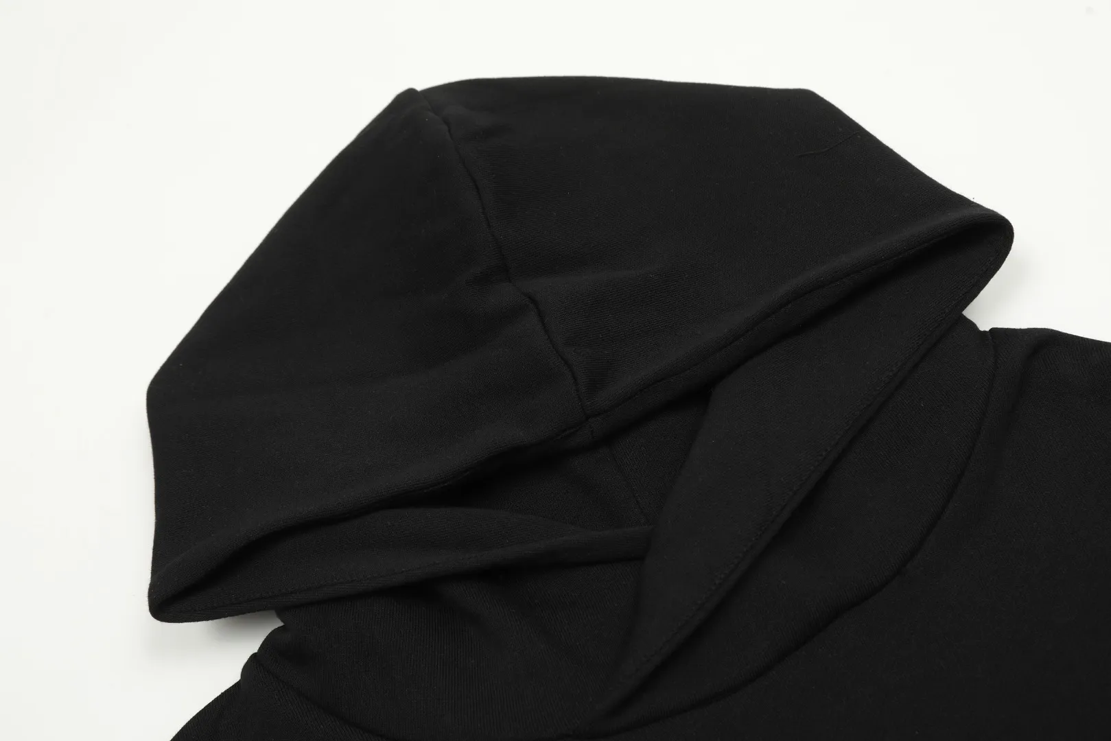 VIVI870# "Exclusive hot style" vivienne west wood West Queen Vivienne Saturn classic winning hooded sweatshirt 2024 top hot style No need to say more, just open the details directly YB mold opening Correct seam collar details ⚠️The authentic product is the seam threaded neckline, there is no collar strip. Our family only makes the right version of the product. We are careful to make sure that the first release of the Queen Mother of the whole network is correct. The entire series of correct accessories and every detail is completely restored. Straight up to full Size: XS-L